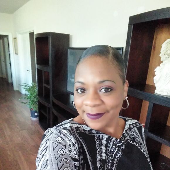 Meet your Posher, Helen - Picture 1 of 1